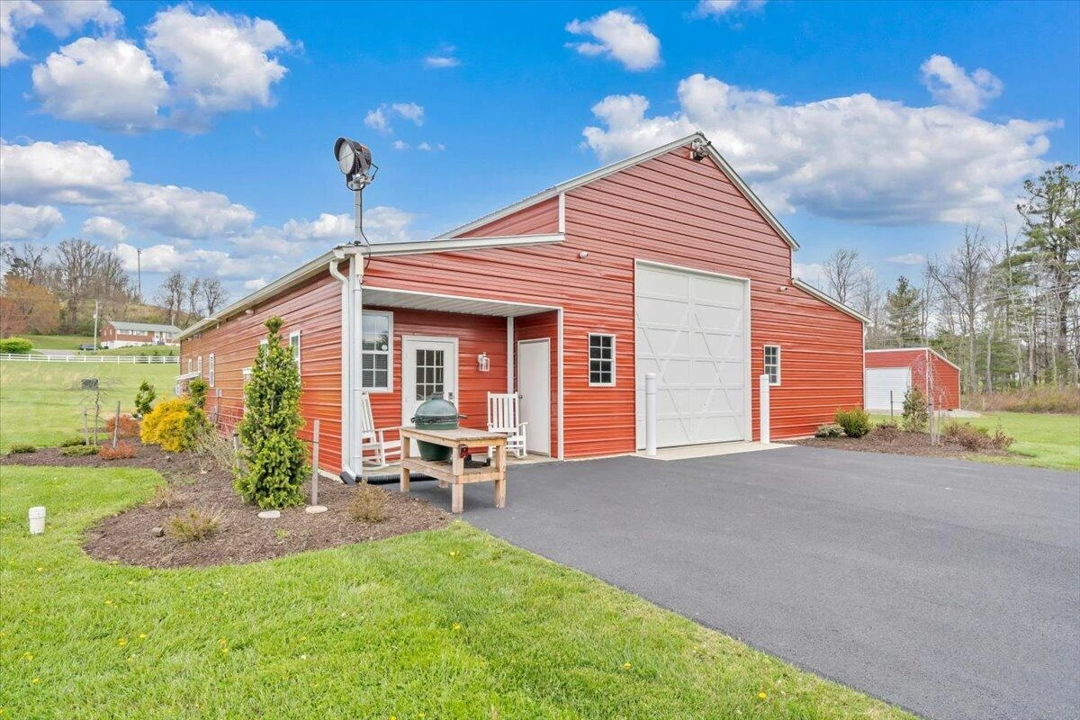 9651 Bent Mountain RD - Photo 40
