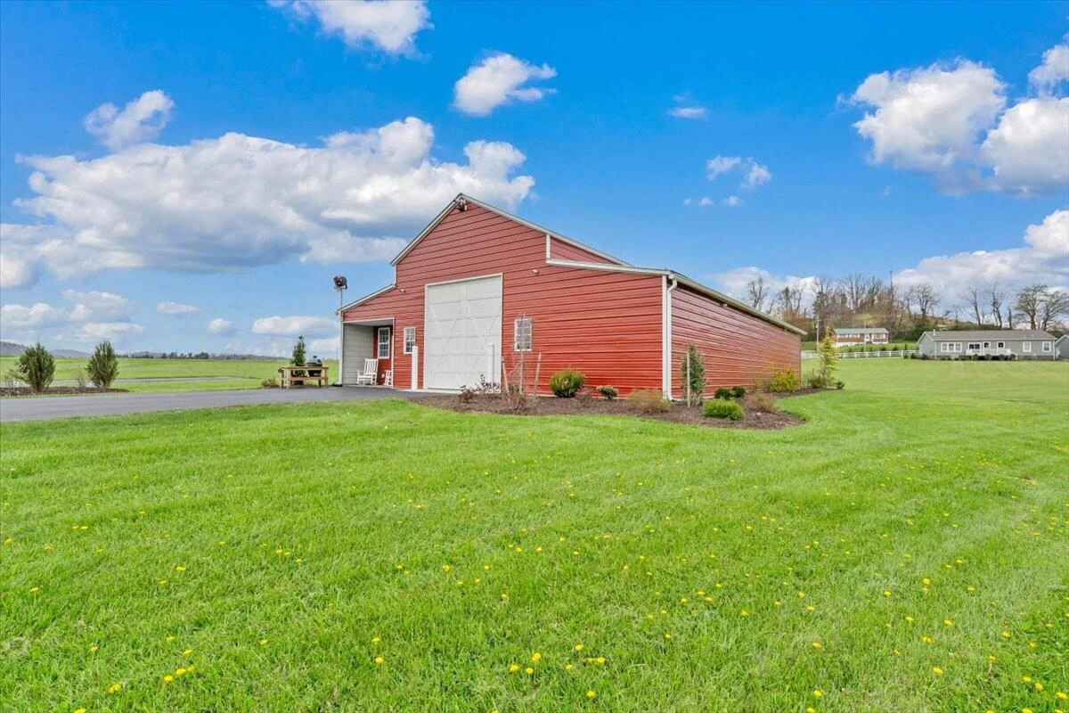 9651 Bent Mountain RD - Photo 46