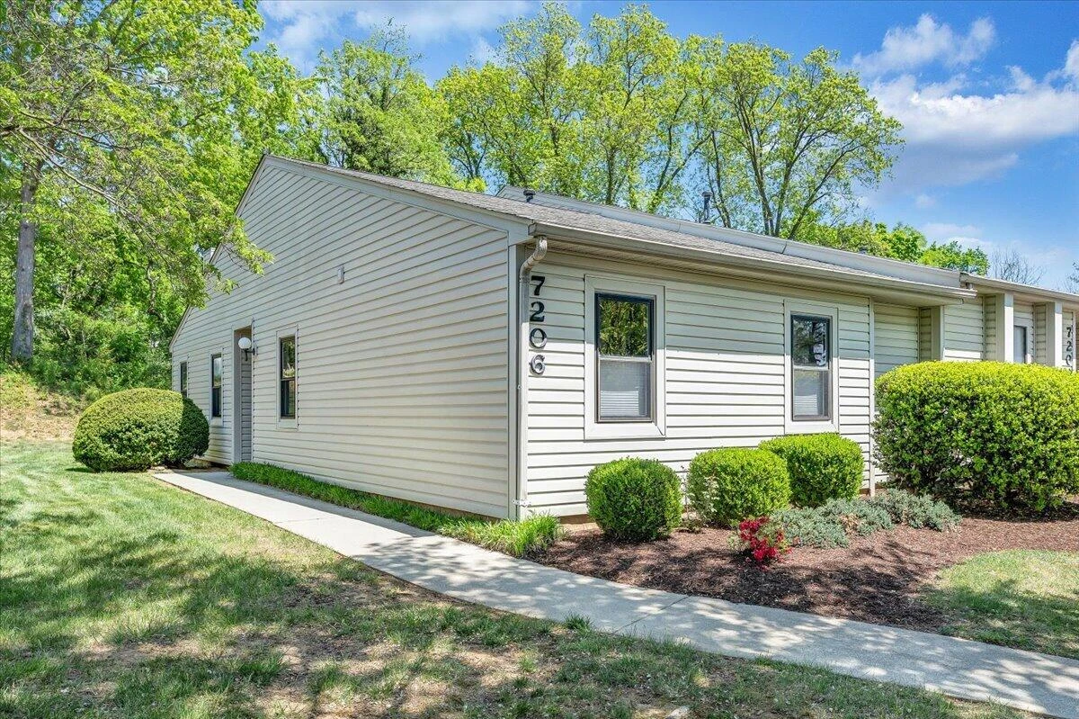 7206 Red Cedar CIR - Photo 2