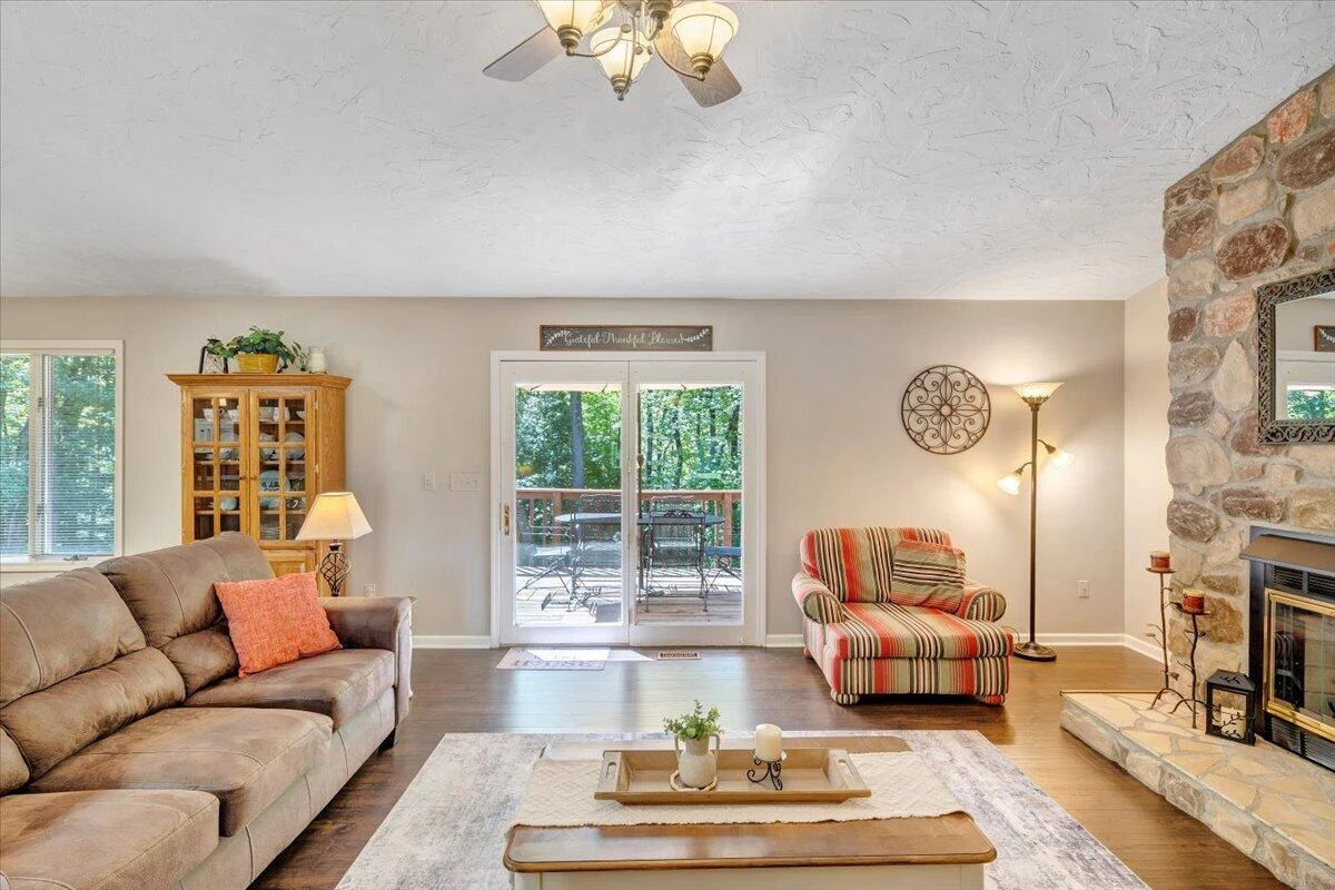 106 Knoll CT - Photo 6