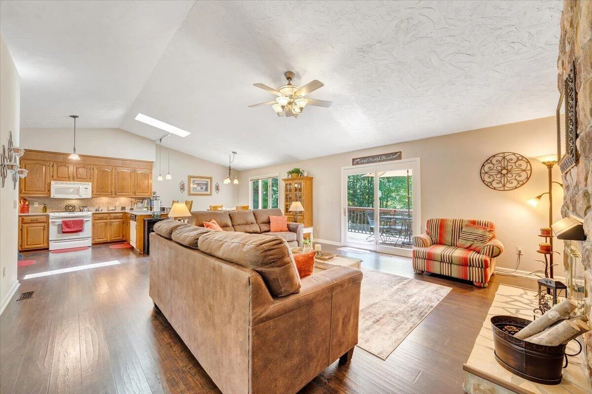 106 Knoll CT - Photo 7
