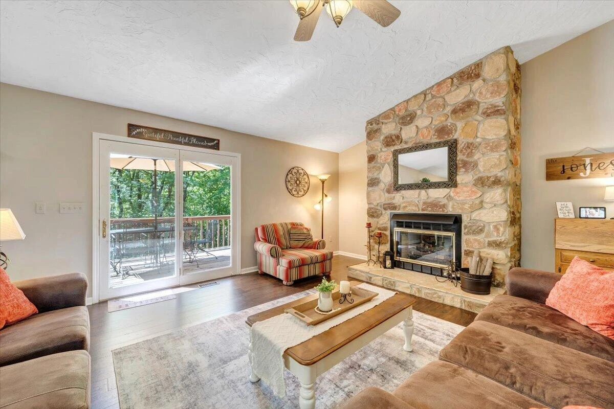 106 Knoll CT - Photo 8