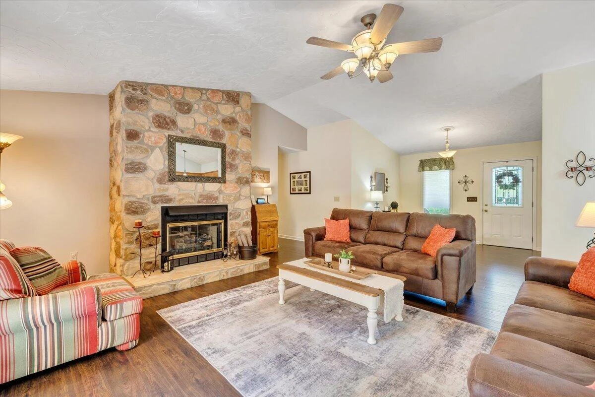 106 Knoll CT - Photo 9