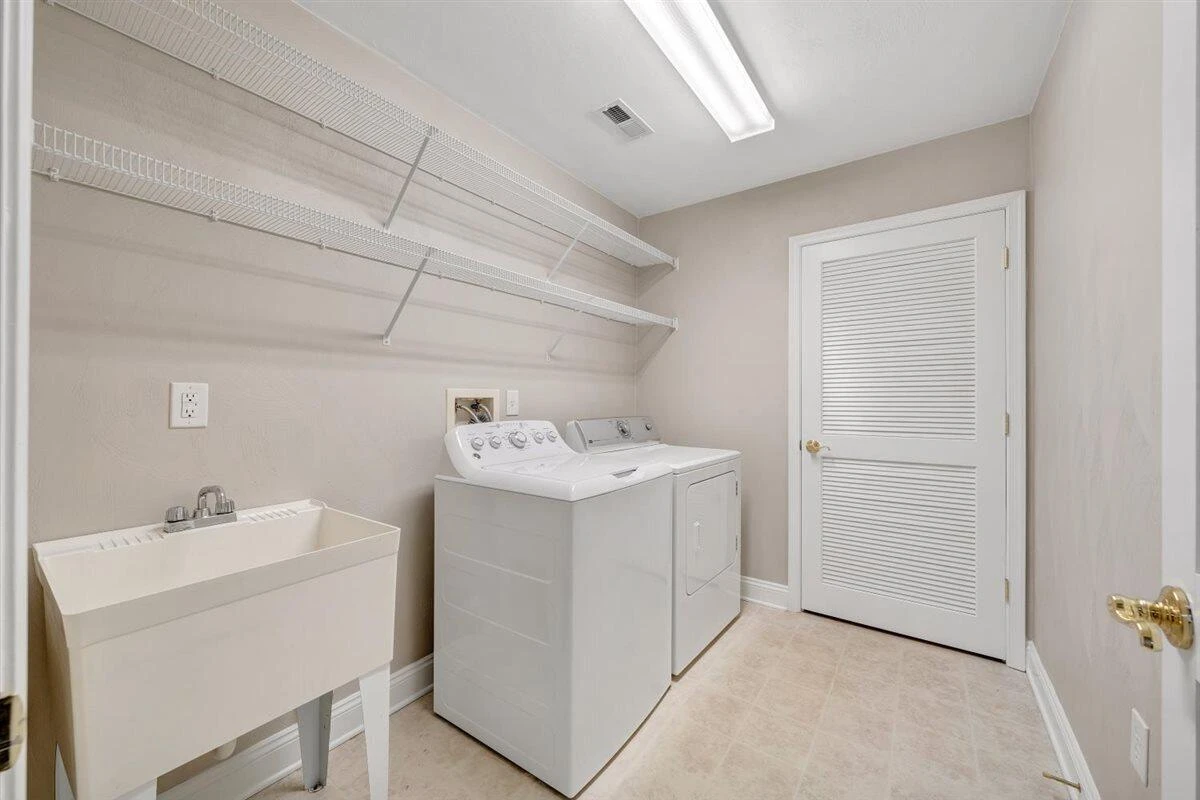 5650 Orchard Villas CIR - Photo 24