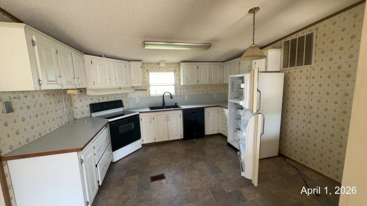 108 Cherokee LN - Photo 3