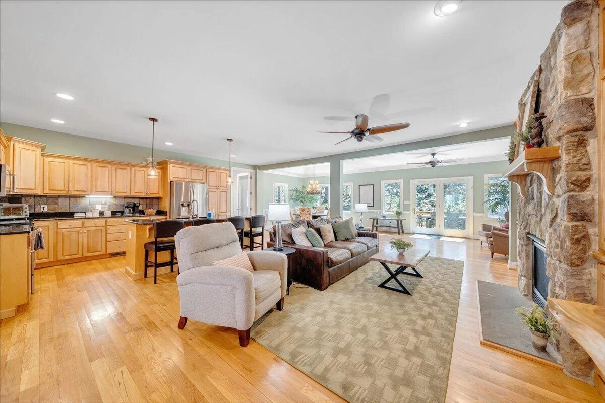 115 Hemlock DR - Photo 10