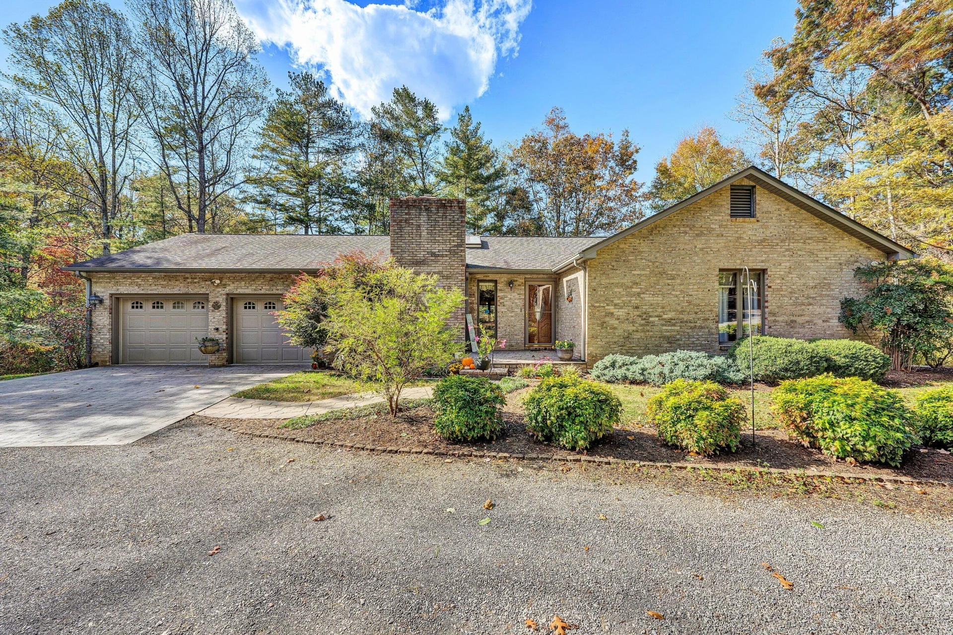 1527 Quail DR