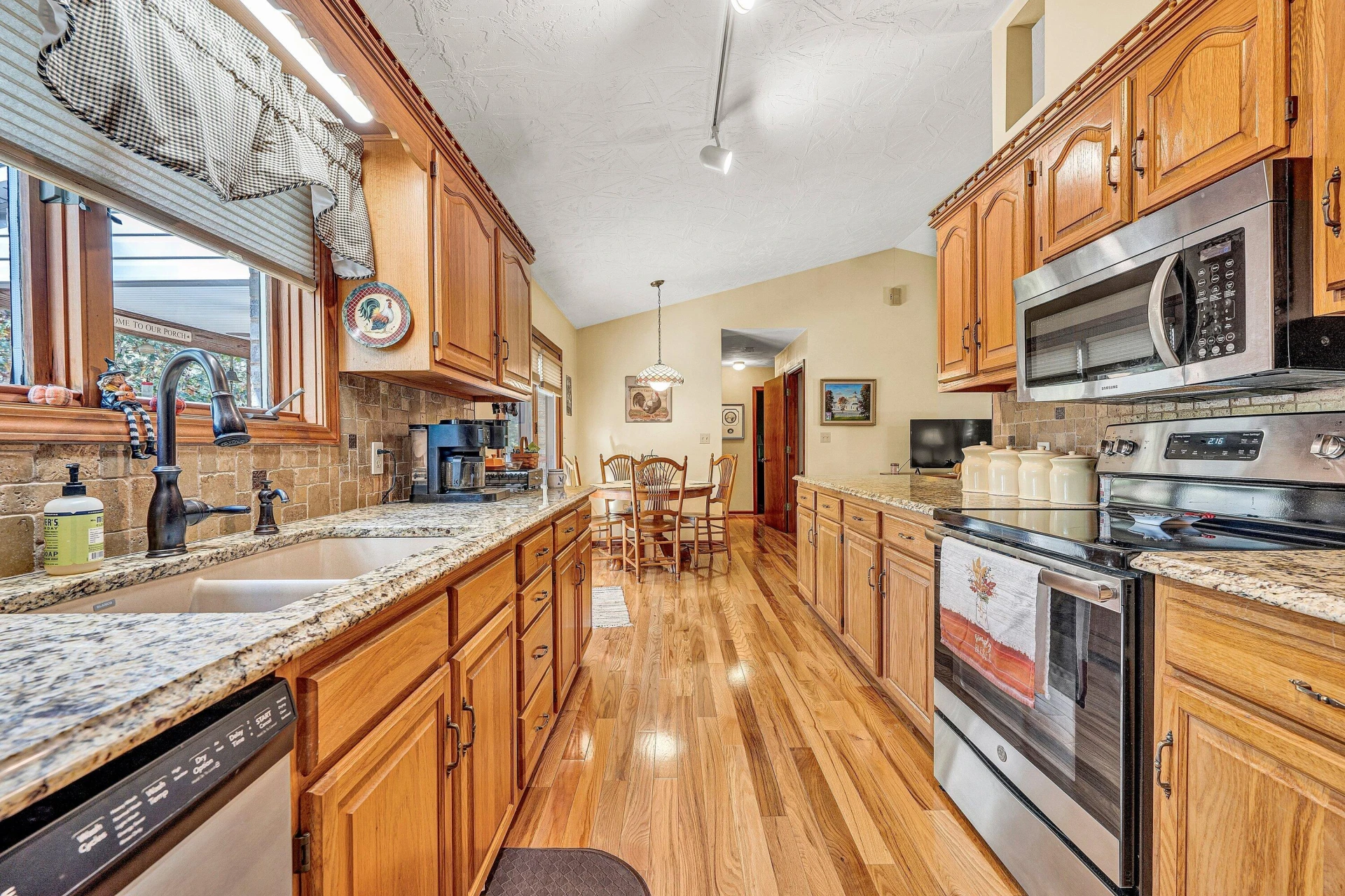 1527 Quail DR - Photo 6