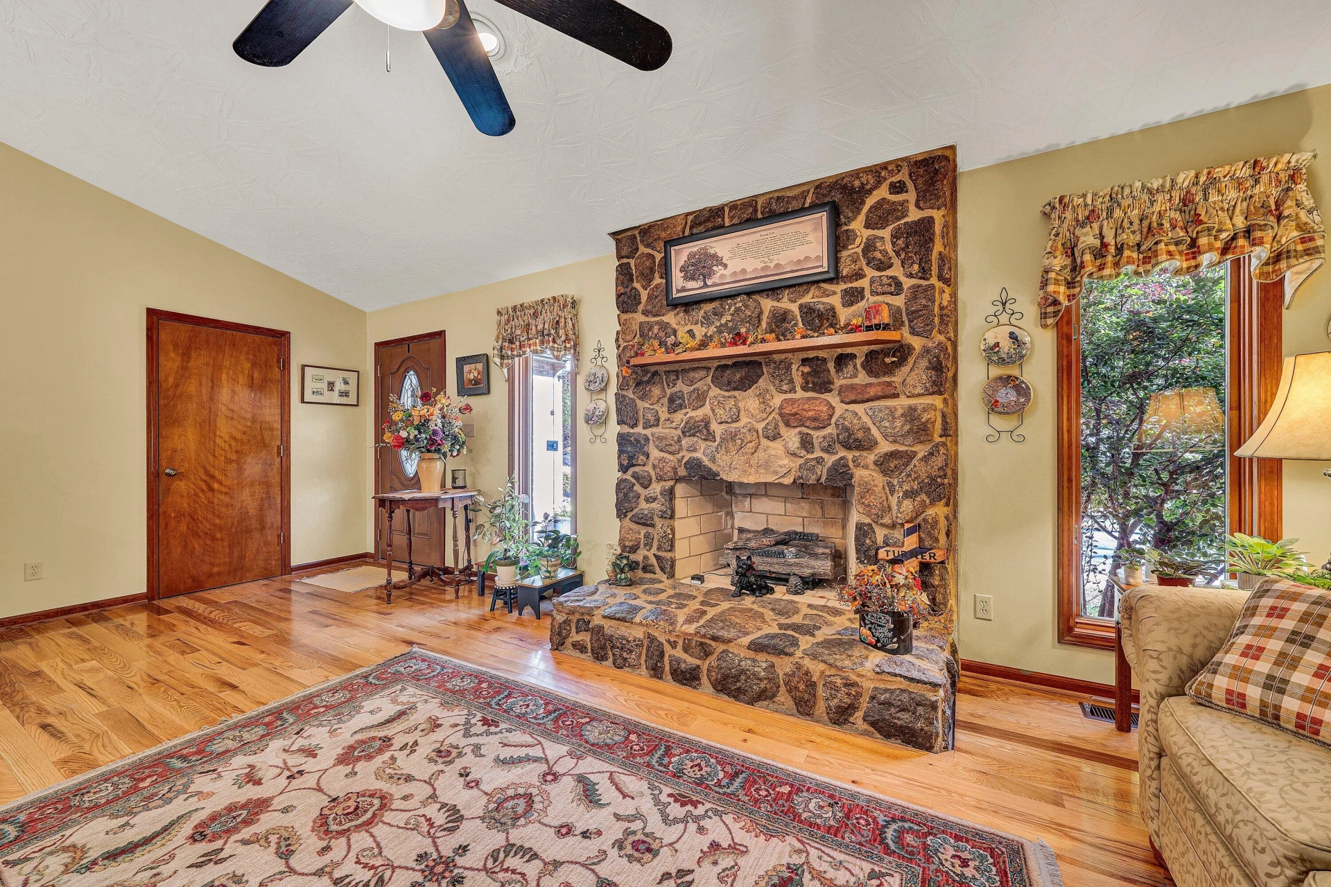 1527 Quail DR - Photo 9