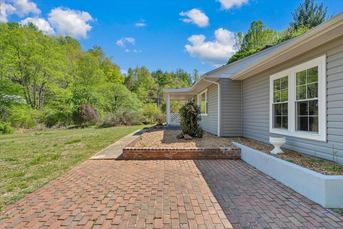 112 Frankie LN - Photo 2