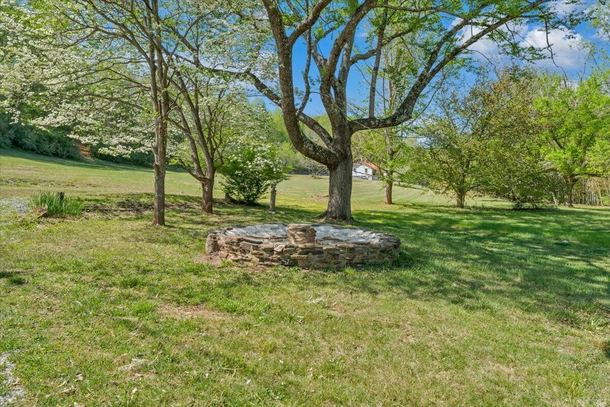 112 Frankie LN - Photo 48