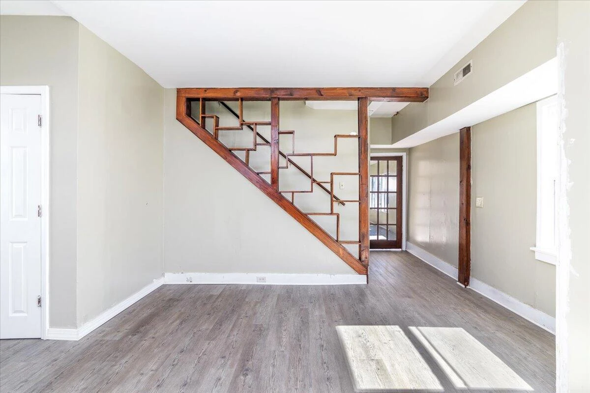 906 Front AVE - Photo 10