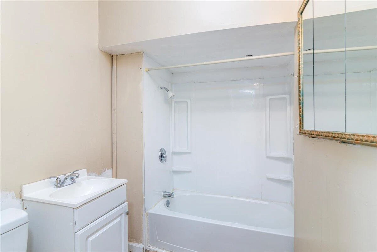 906 Front AVE - Photo 11