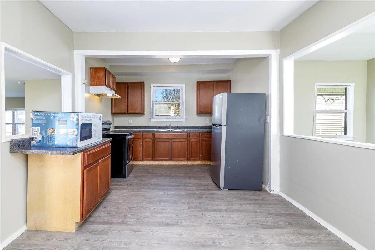 906 Front AVE - Photo 12