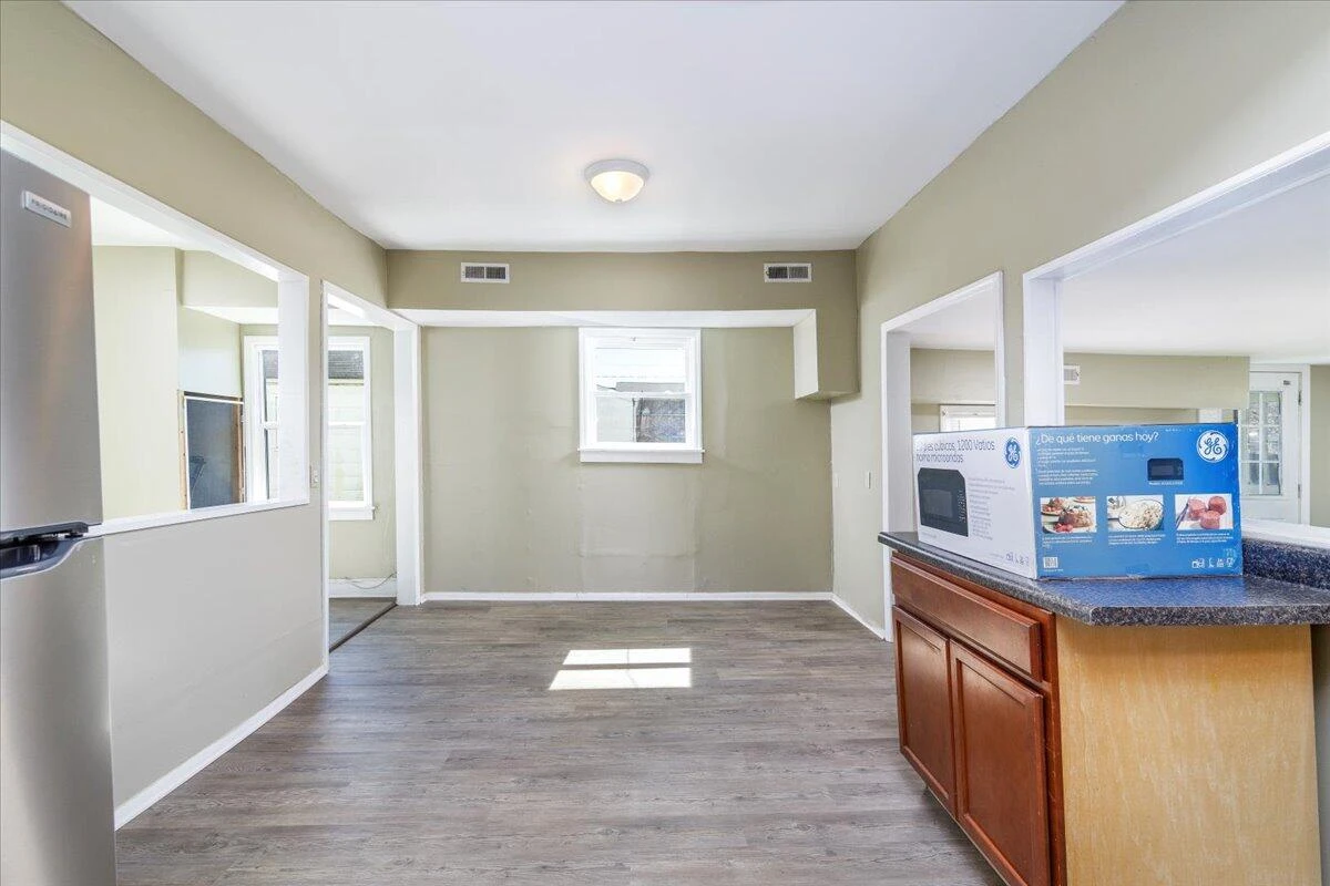 906 Front AVE - Photo 15