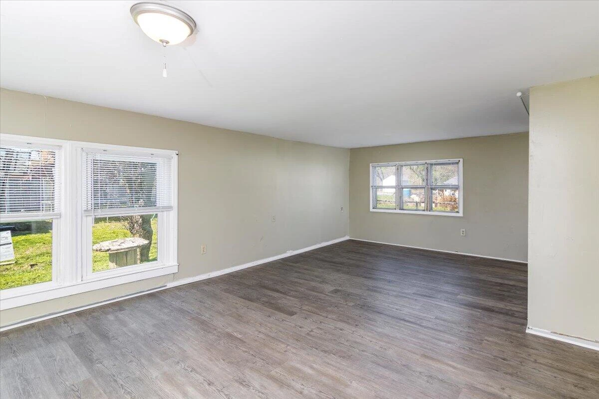 906 Front AVE - Photo 16