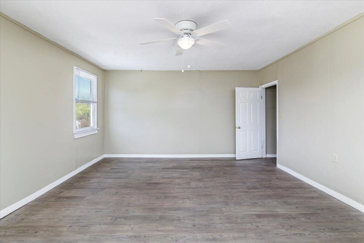 906 Front AVE - Photo 22