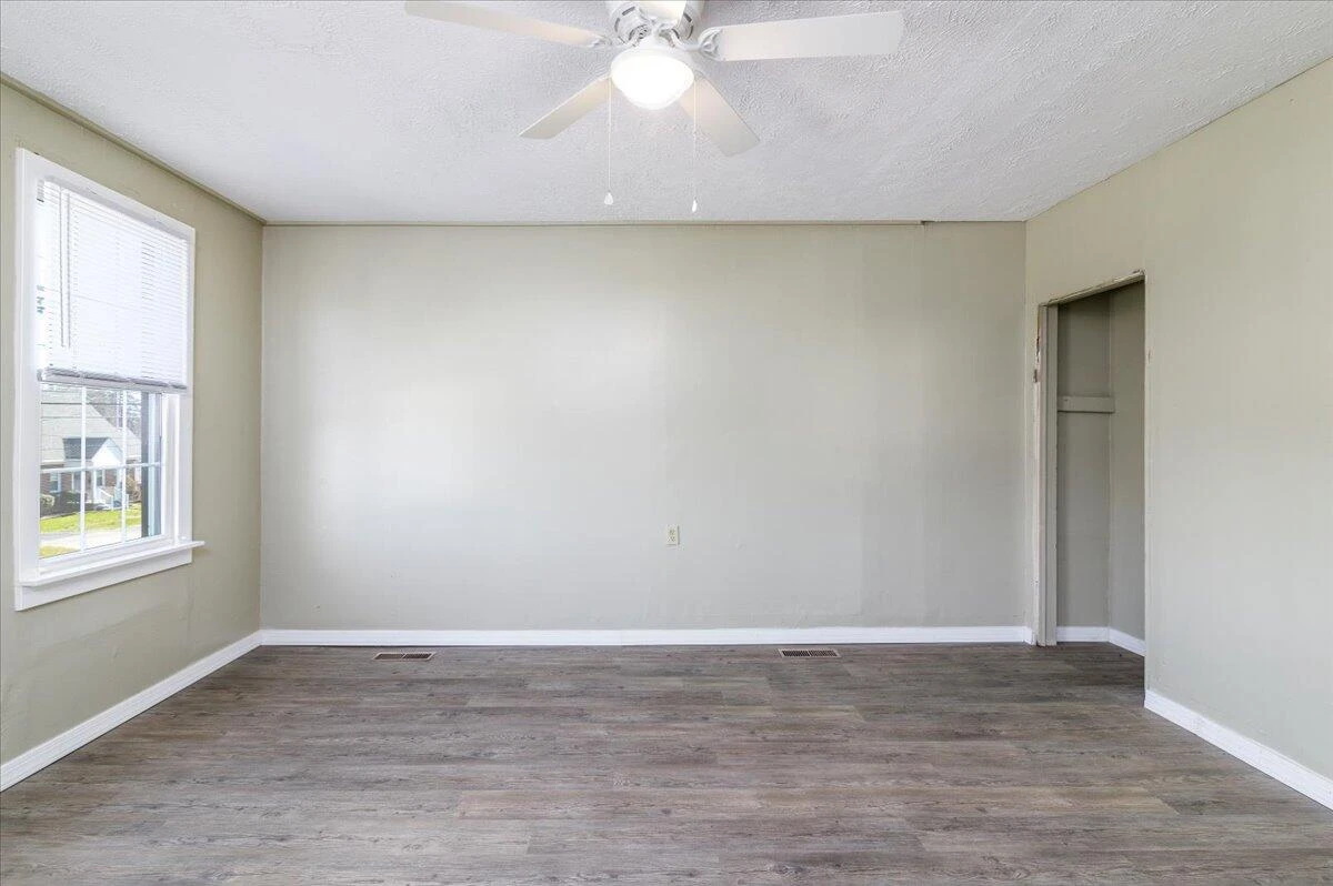 906 Front AVE - Photo 24