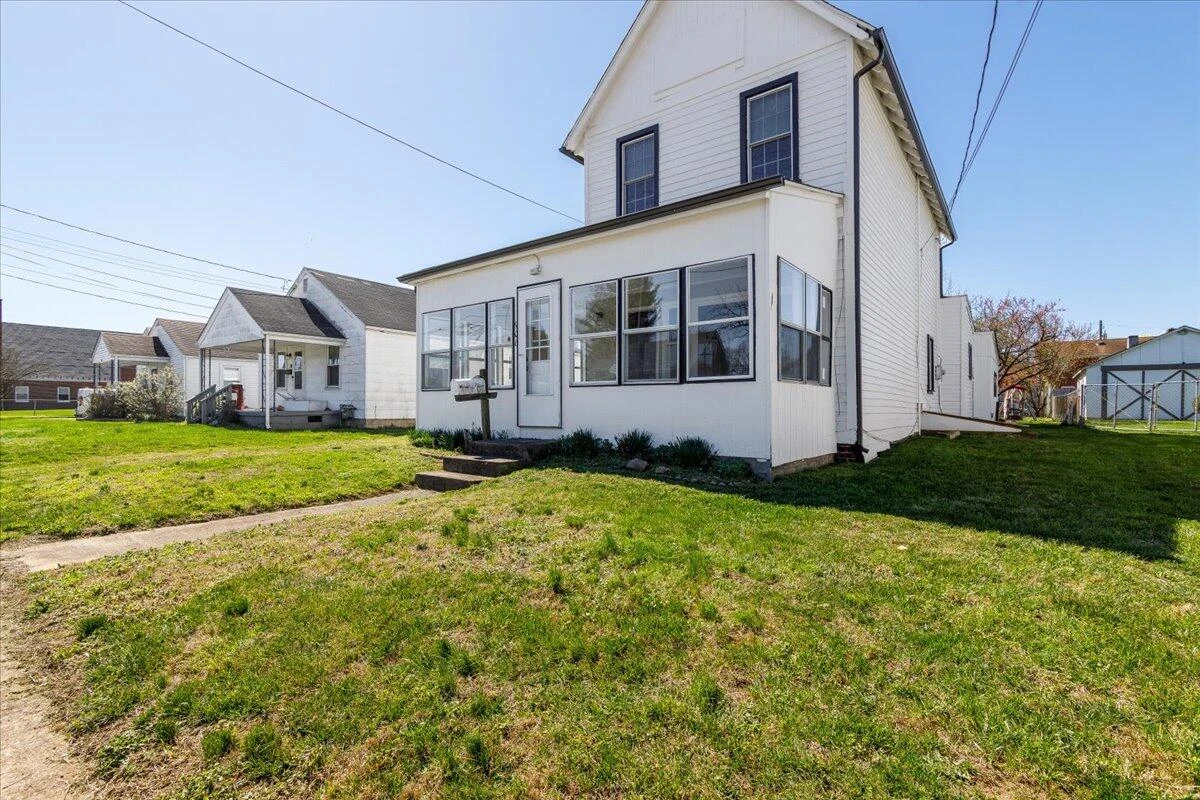 906 Front AVE - Photo 25