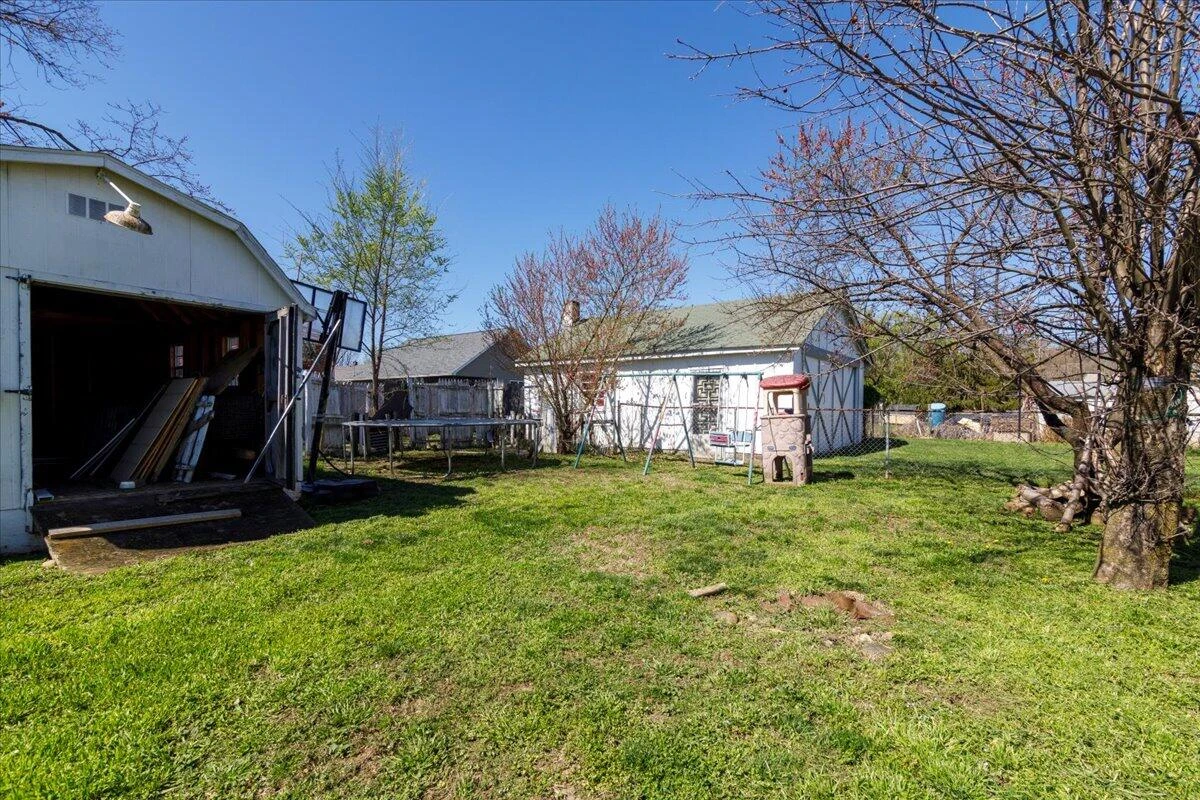906 Front AVE - Photo 27