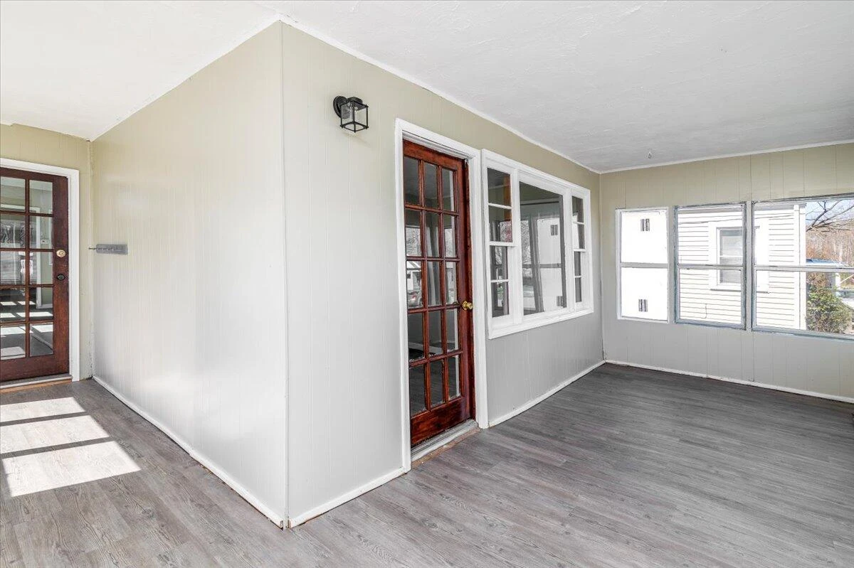 906 Front AVE - Photo 3