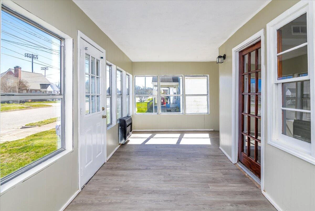 906 Front AVE - Photo 4