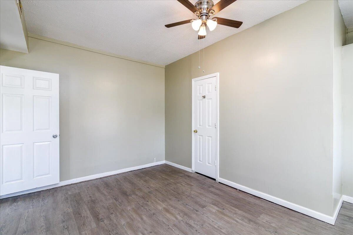 906 Front AVE - Photo 5