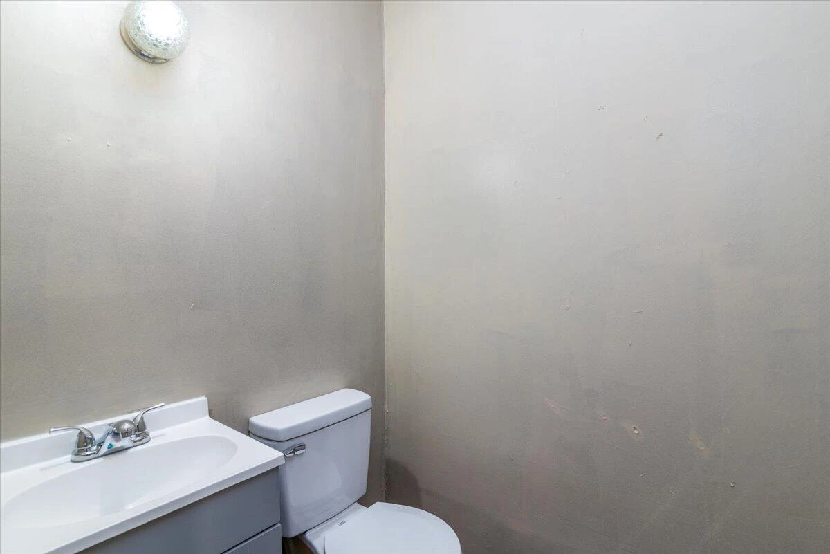 906 Front AVE - Photo 7