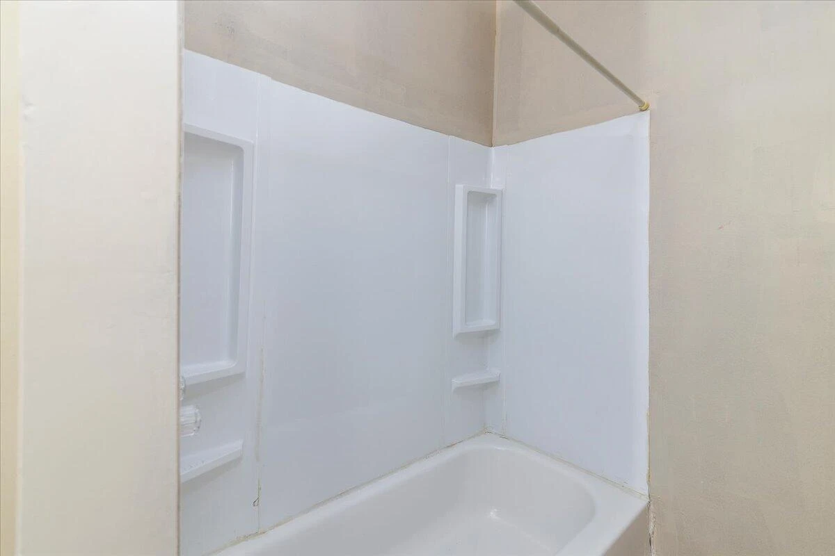906 Front AVE - Photo 8