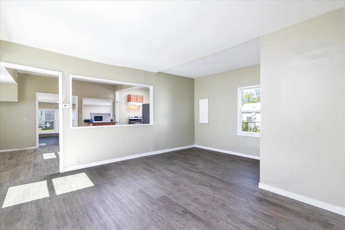 906 Front AVE - Photo 9