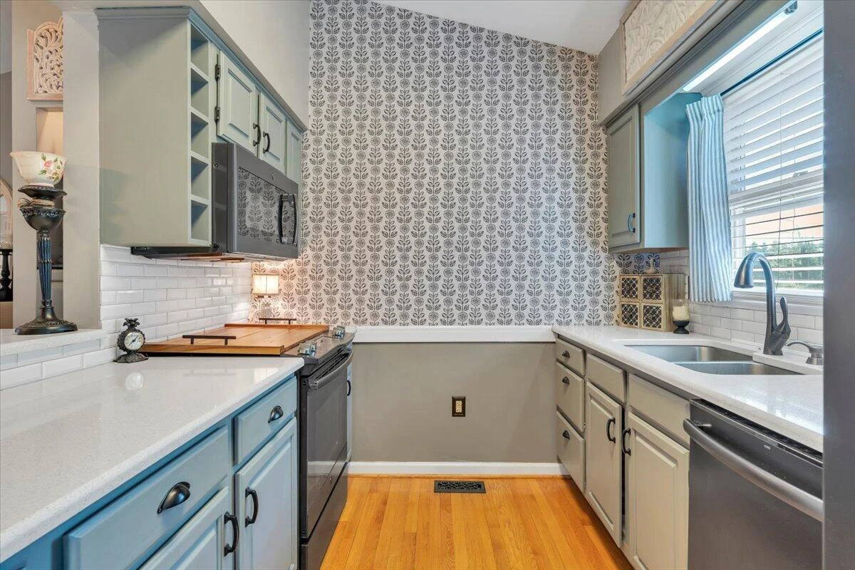 728 HARRISON AVE - Photo 15