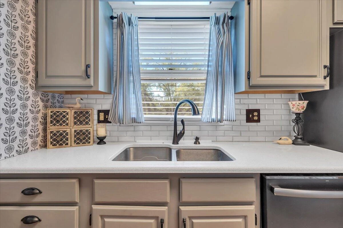728 HARRISON AVE - Photo 17