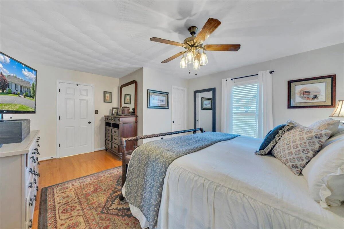 728 HARRISON AVE - Photo 22