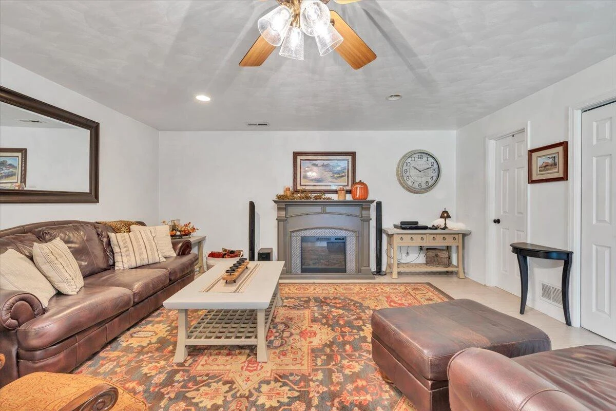 728 HARRISON AVE - Photo 28