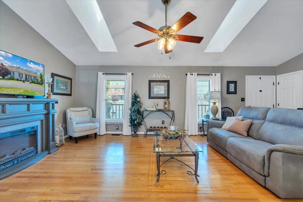 728 HARRISON AVE - Photo 5