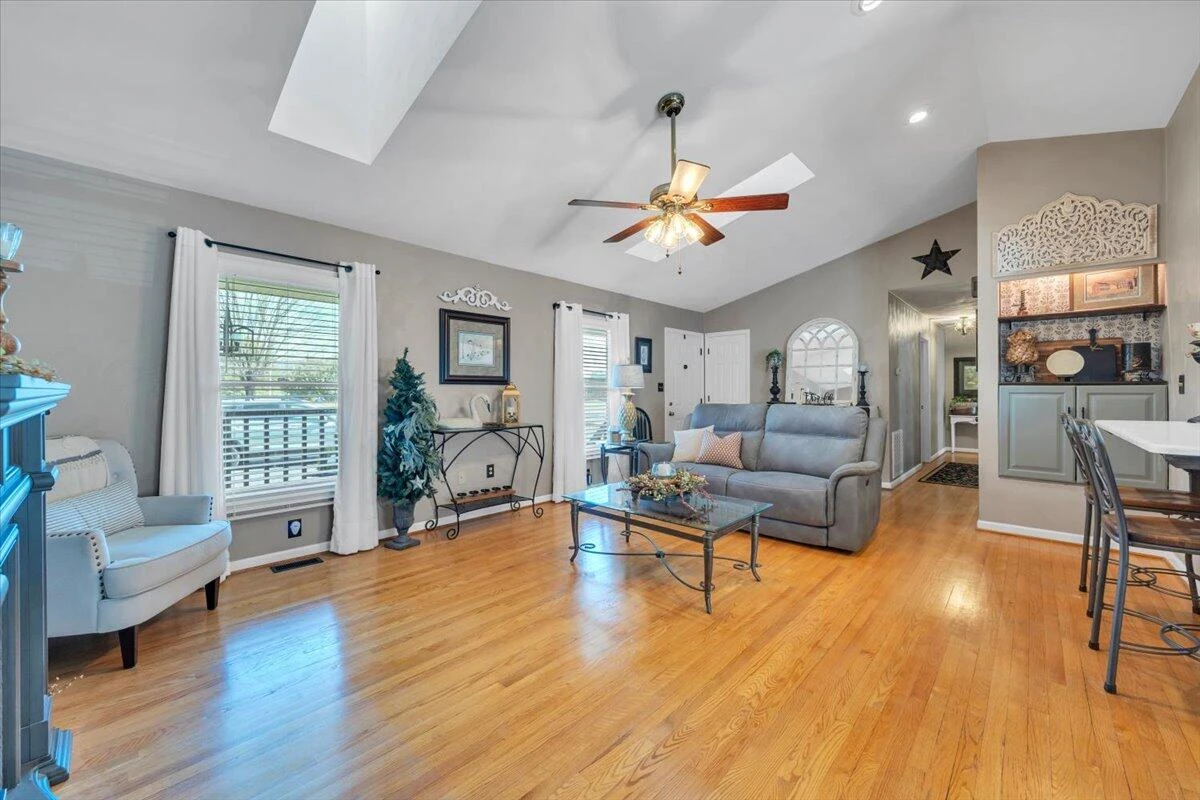 728 HARRISON AVE - Photo 6
