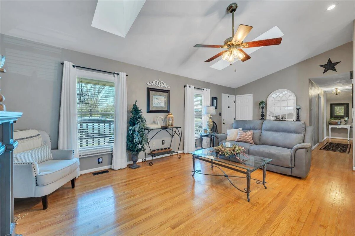 728 HARRISON AVE - Photo 7