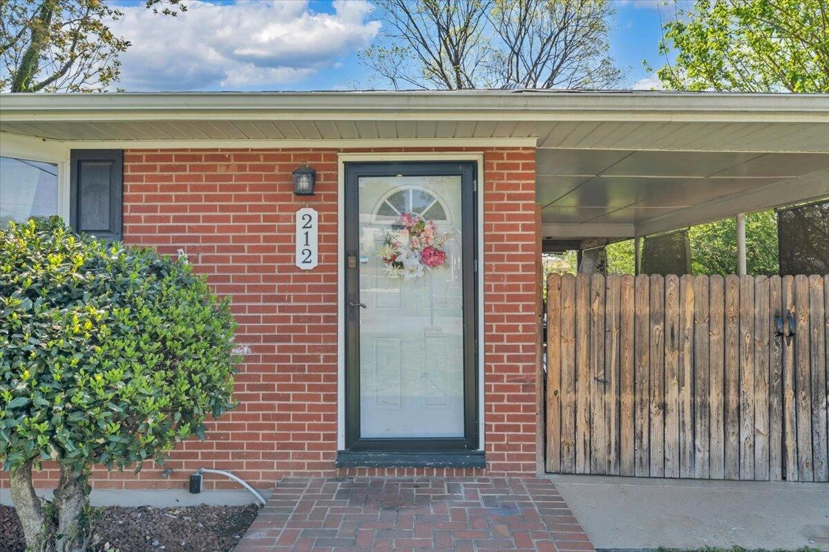 212 Nancy DR NW - Photo 3