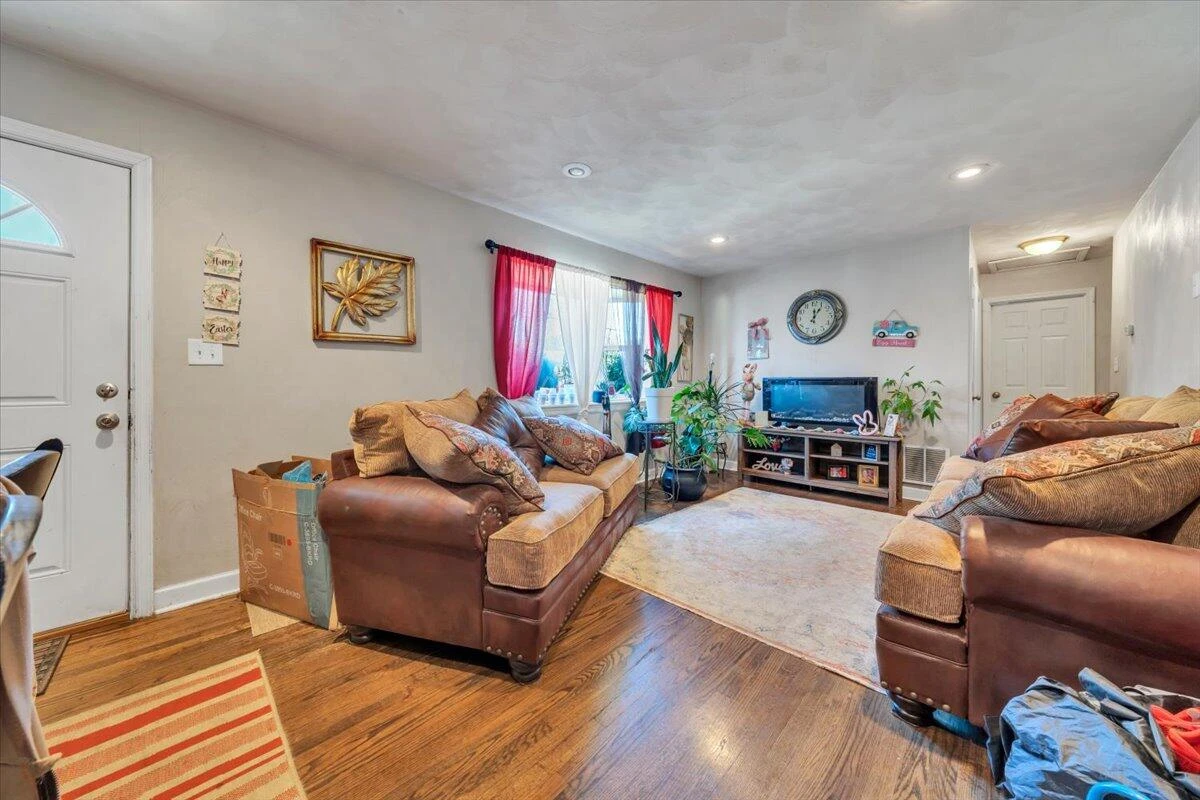 212 Nancy DR NW - Photo 4