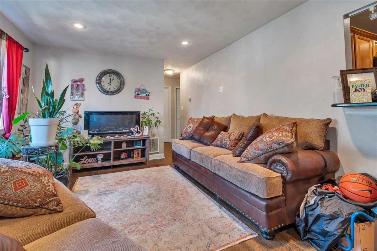 212 Nancy DR NW - Photo 5