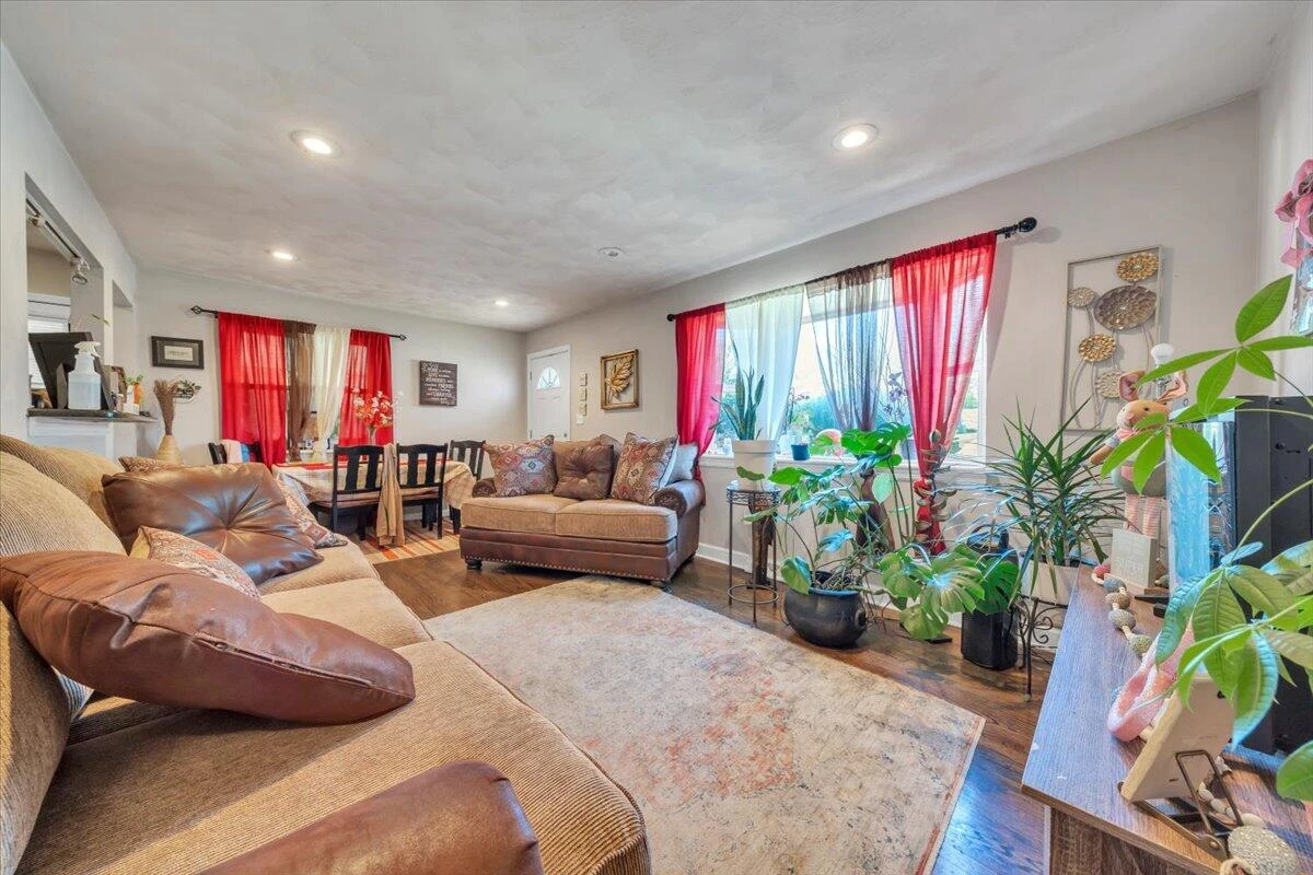 212 Nancy DR NW - Photo 6
