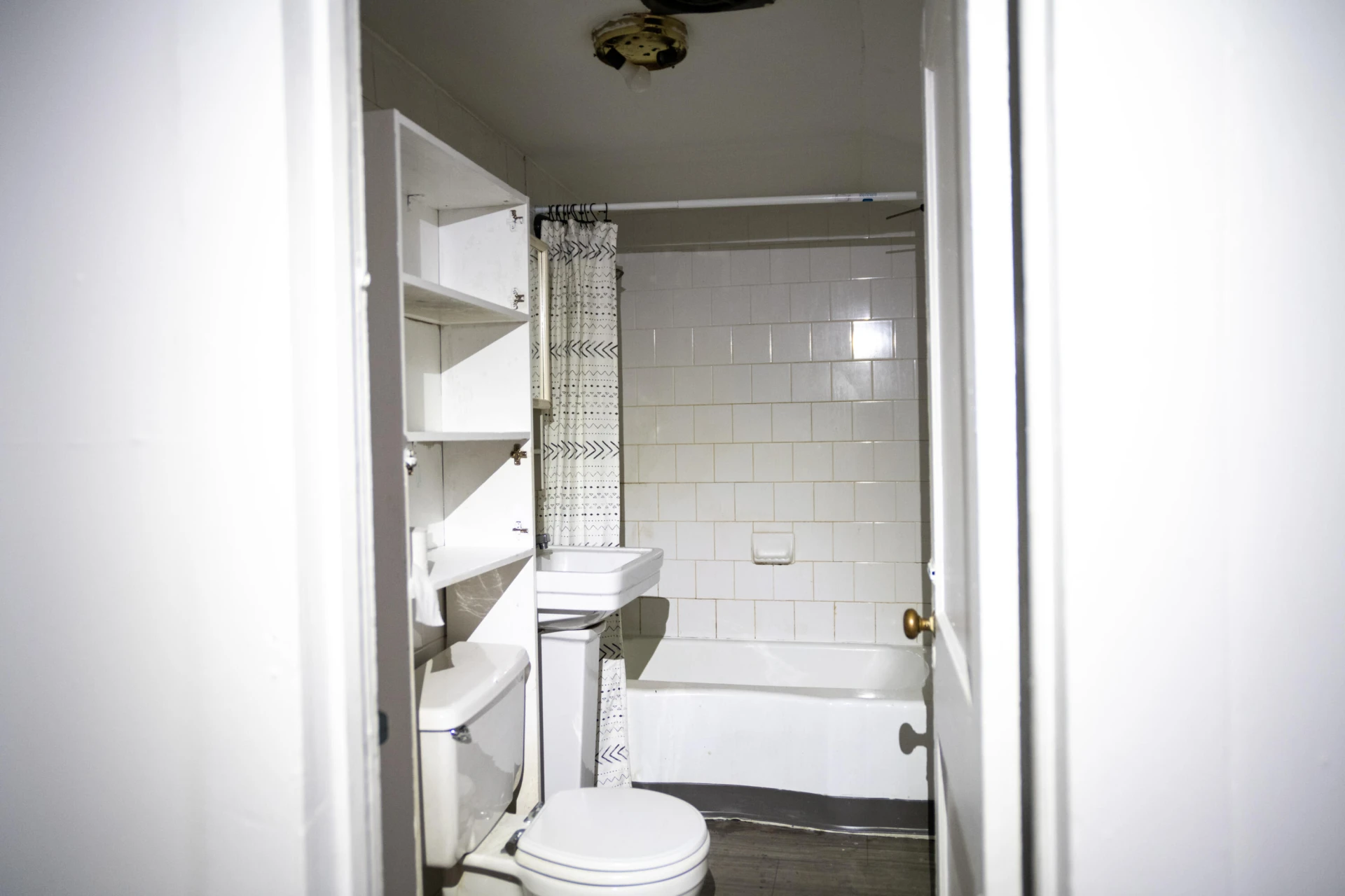 729 Hughes ST - Photo 12