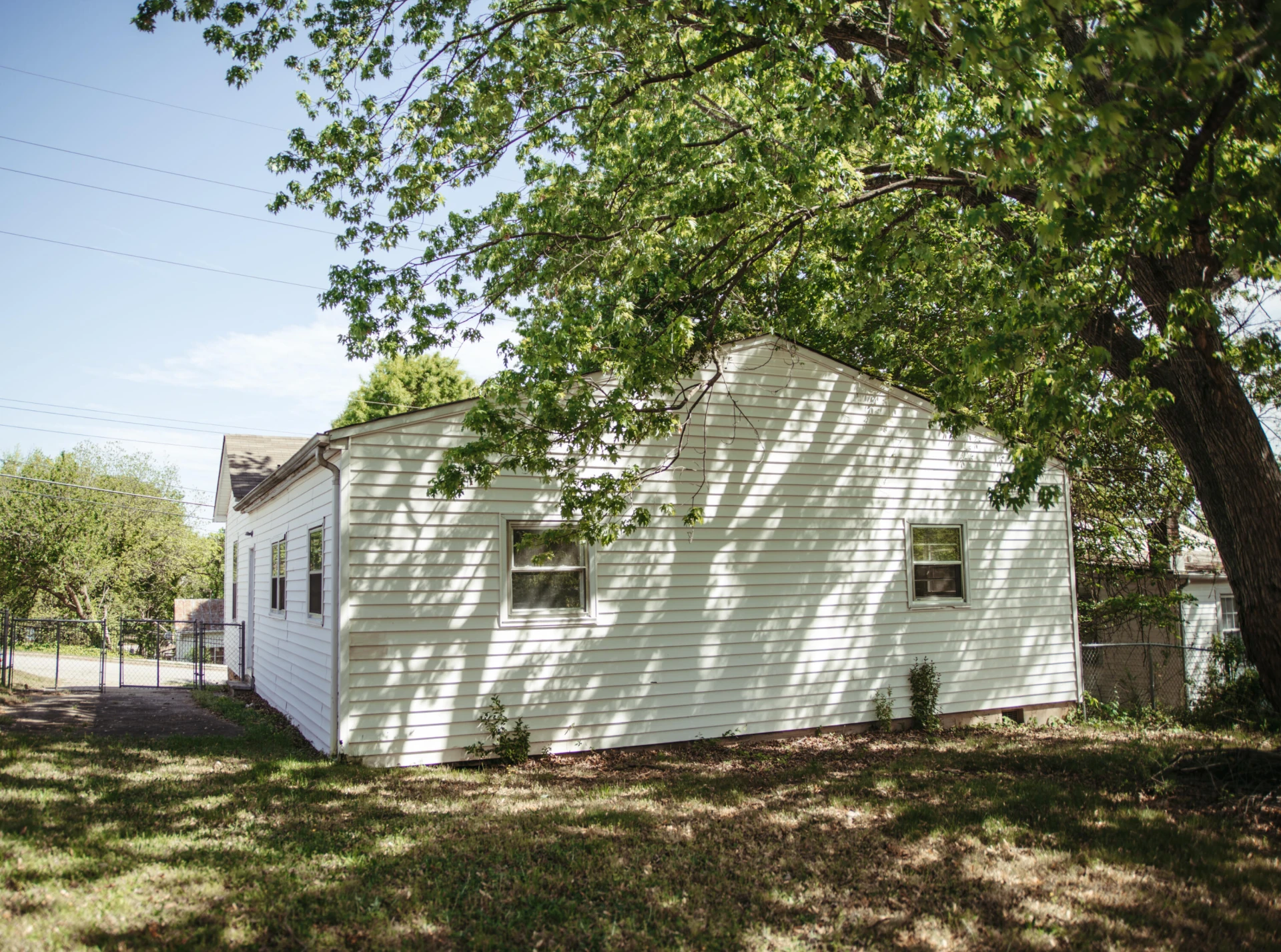 729 Hughes ST - Photo 4