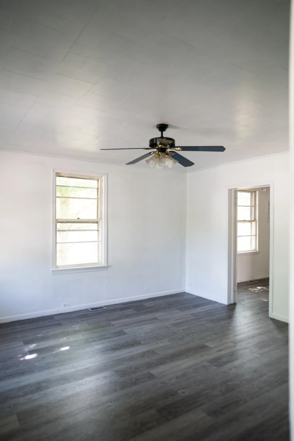 729 Hughes ST - Photo 5
