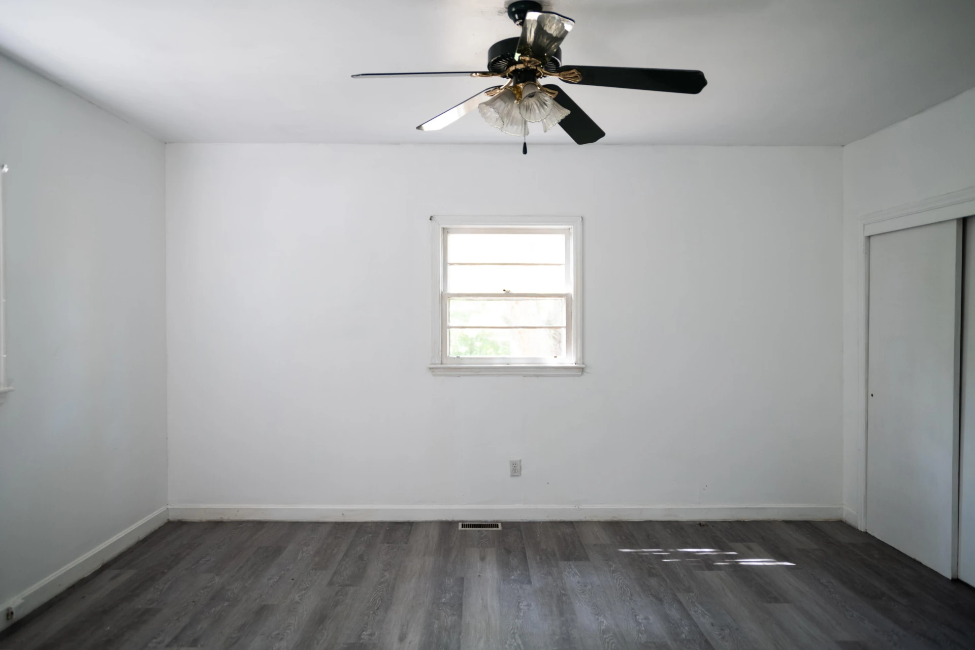 729 Hughes ST - Photo 7