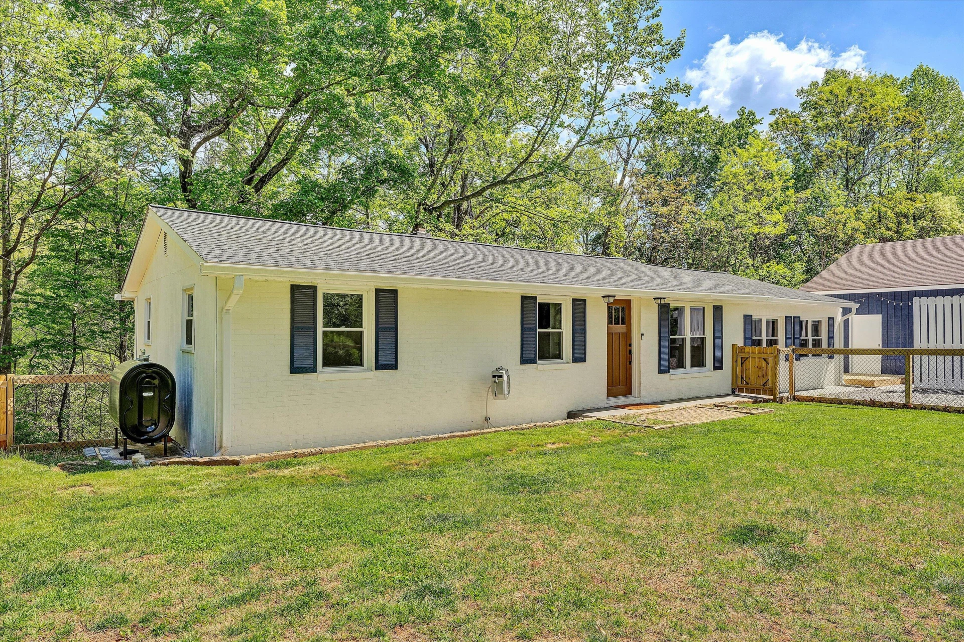 402 Harmony RD - Photo 5