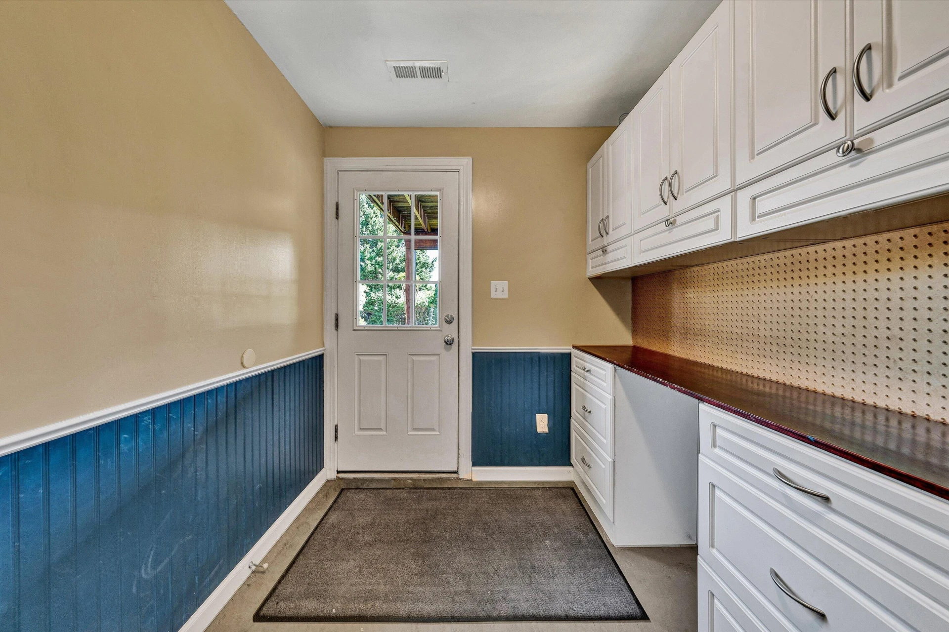 6210 Crumpacker DR - Photo 57