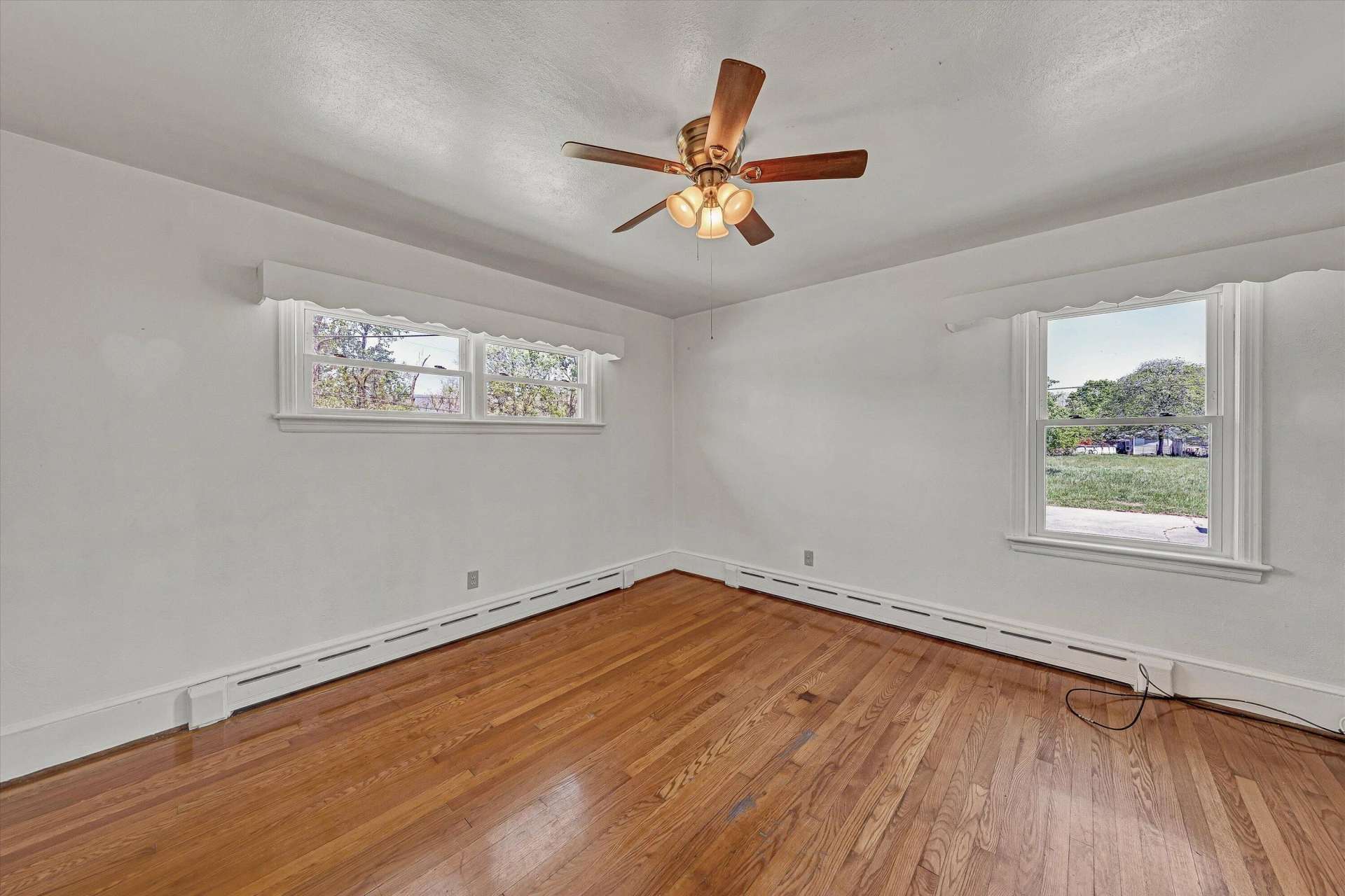 2356 W Riverside DR - Photo 14