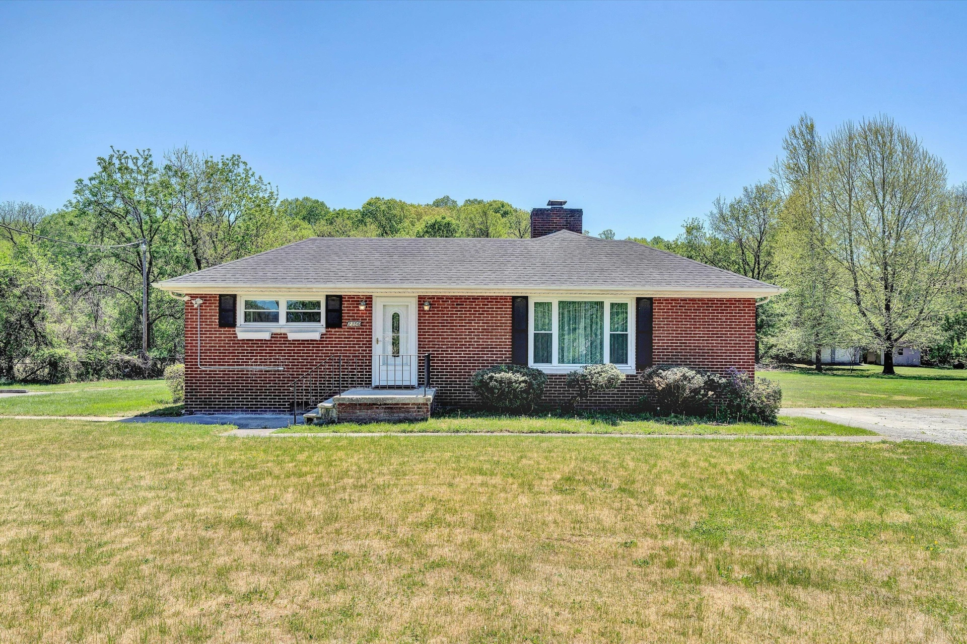 2356 W Riverside DR - Photo 2