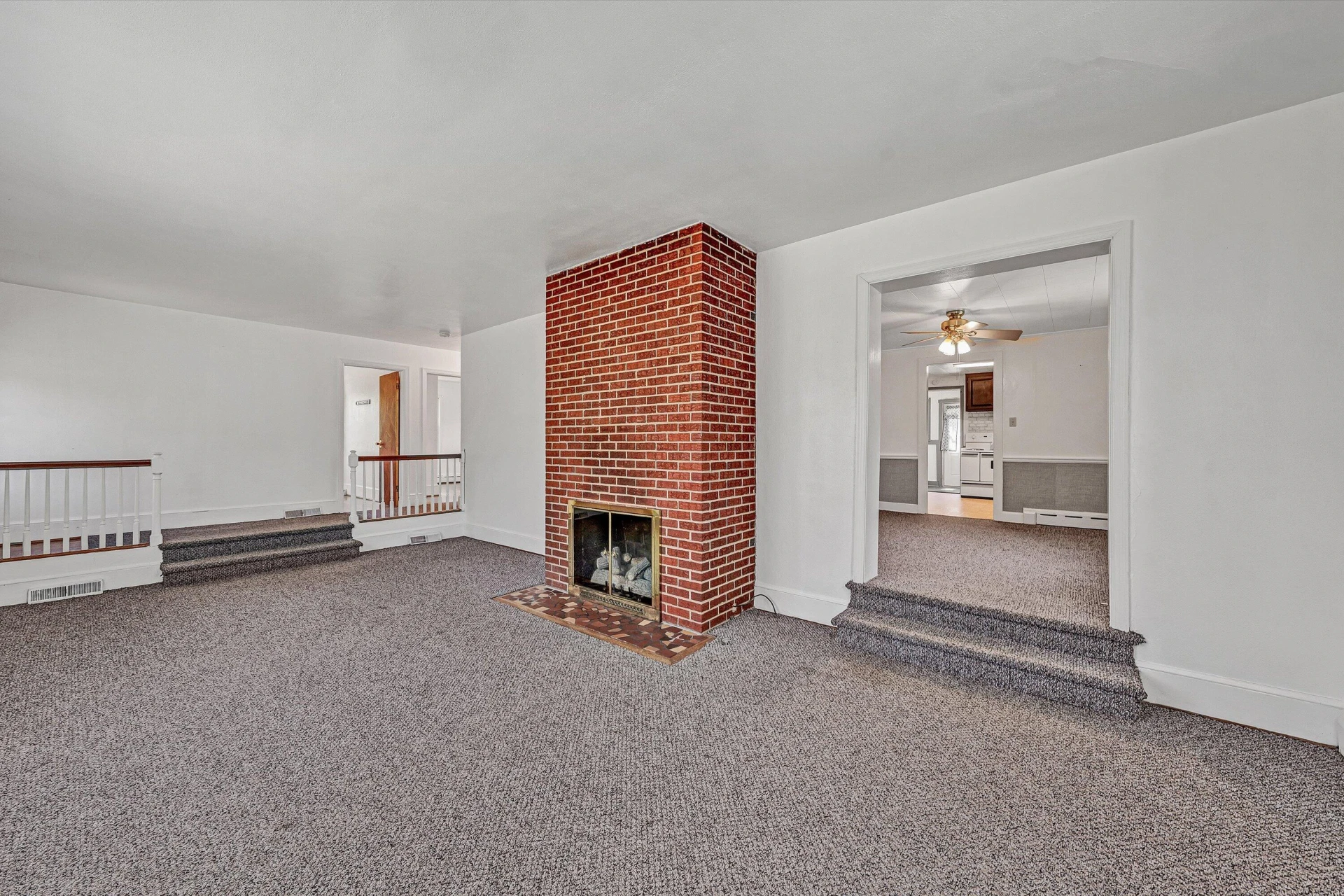 2356 W Riverside DR - Photo 4